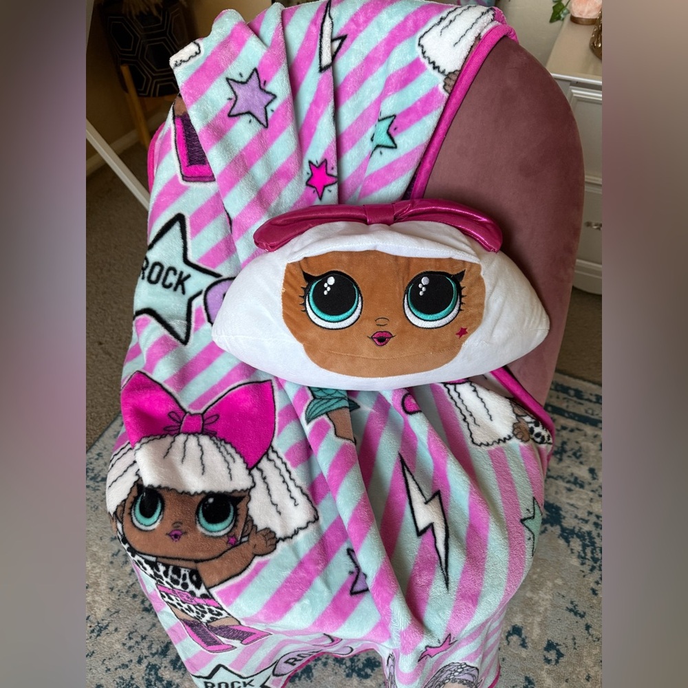L.O.L Surprise set of throw pillow and blanket.